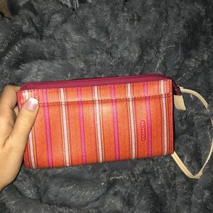 😍💕Coach- MultiColored Boho Print Wristlet🧡🛍